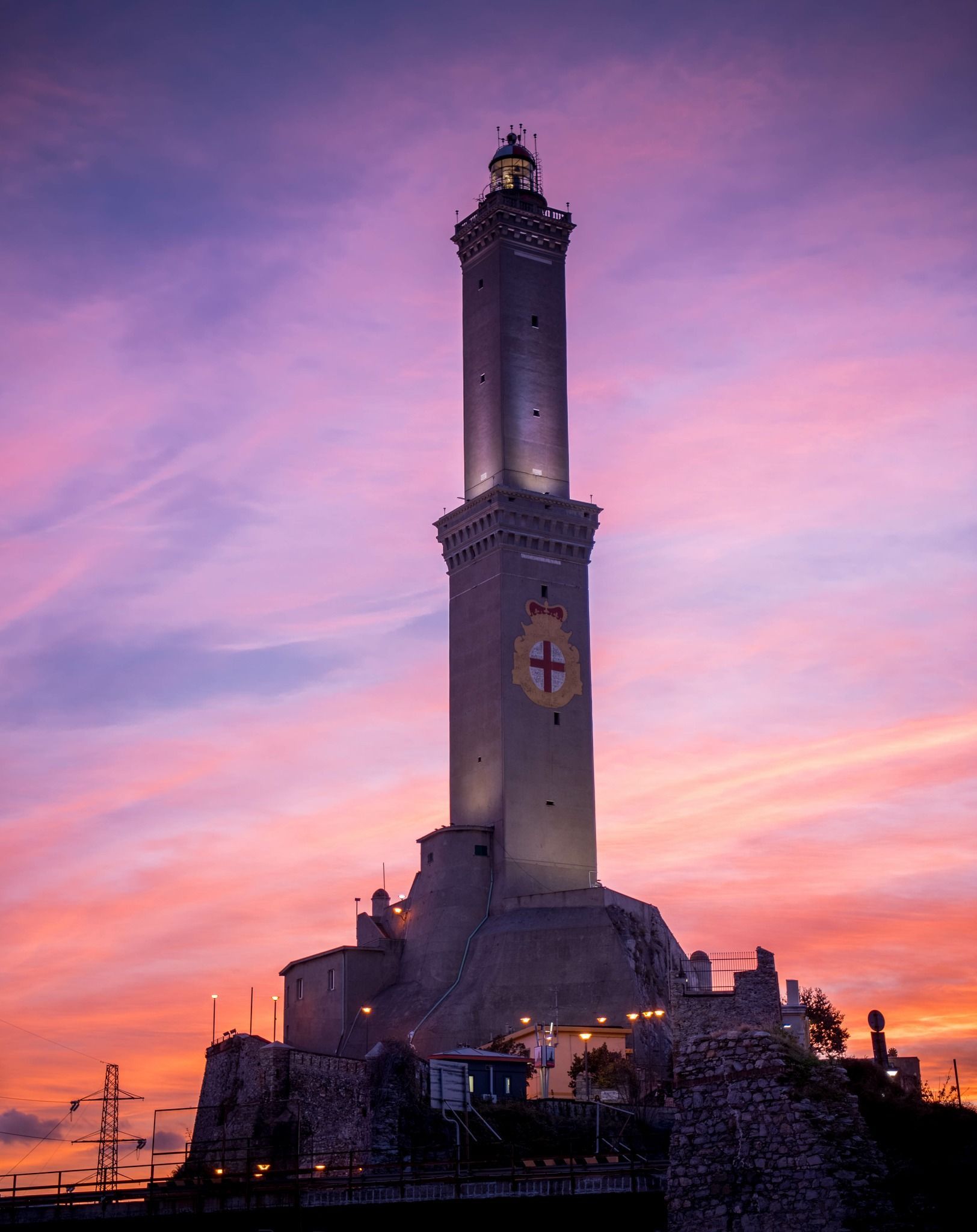 Lanterna di Genova, il faro più alto del Mediterraneo e simbolo della città. 