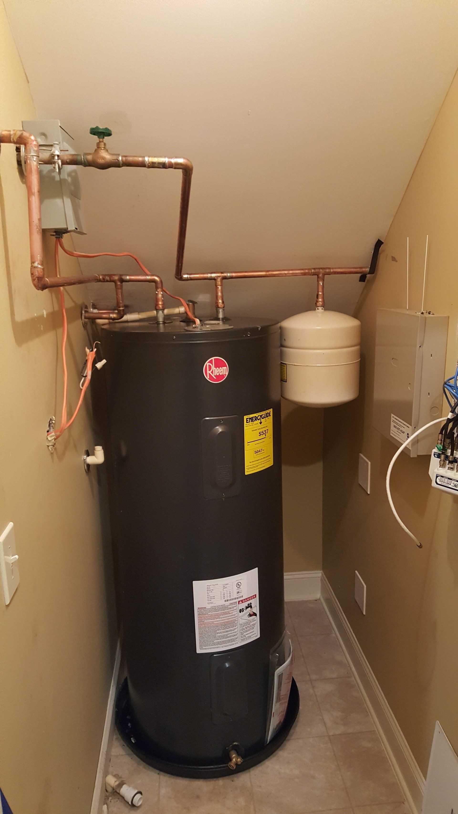 Water heater running efficiently with 7 expert tips from J Henry Plumbing in Huntsville, AL.
