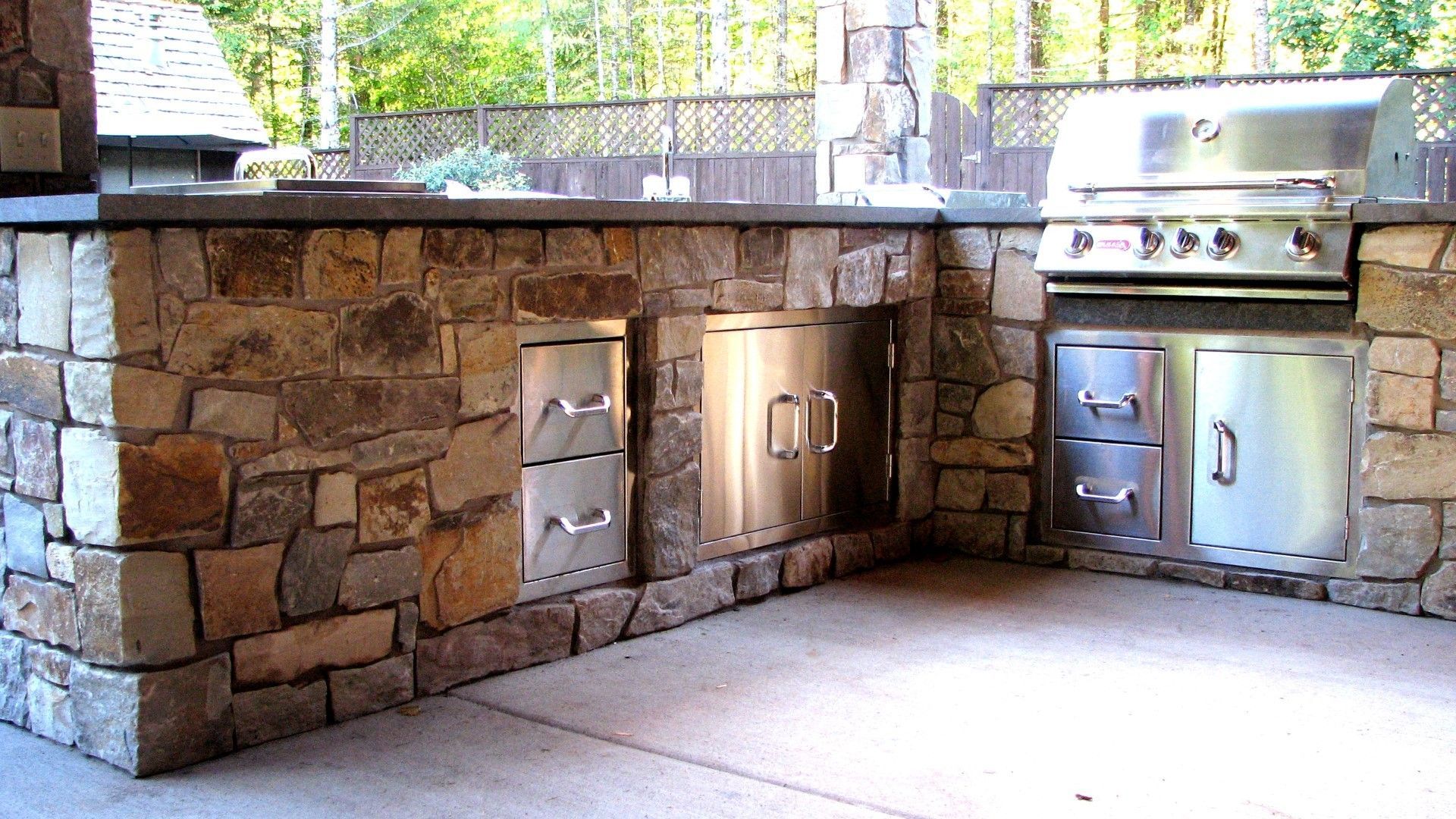 Outdoor Kitchen