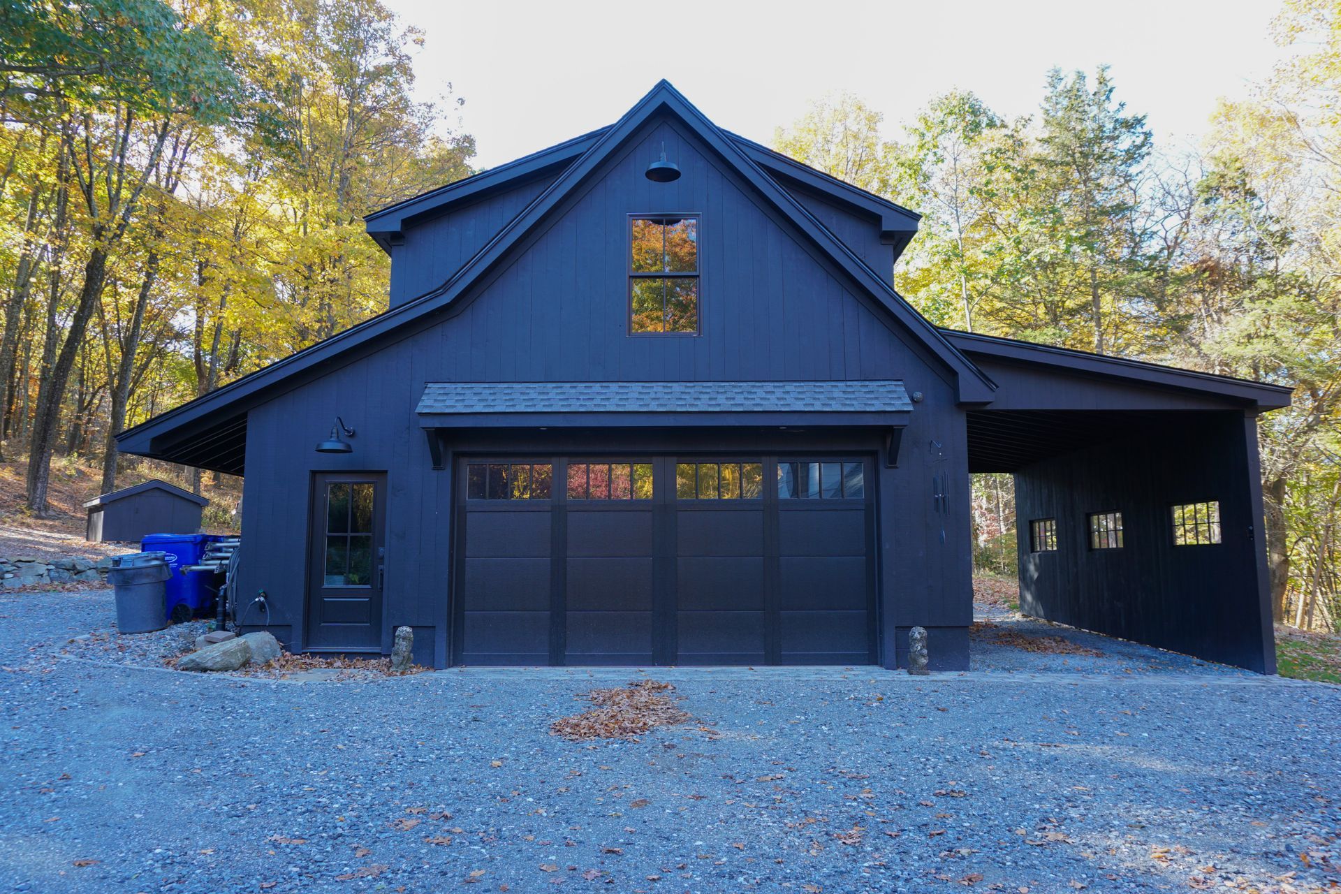 New barn style detached garage built by Chapdelaine Builders in East Longmeadow, MA
