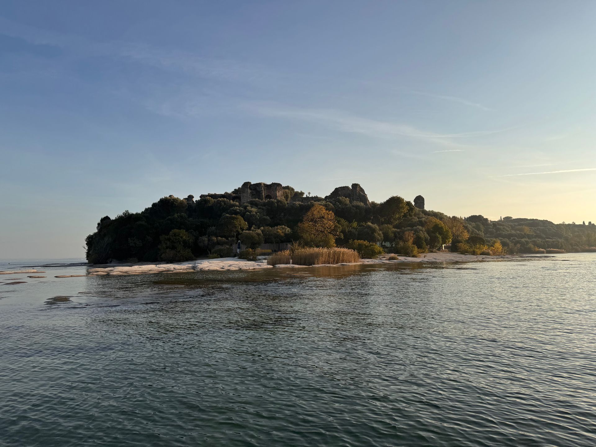 Escursione in Stand Up Paddle lungo le coste della bellissima penisola di Sirmione