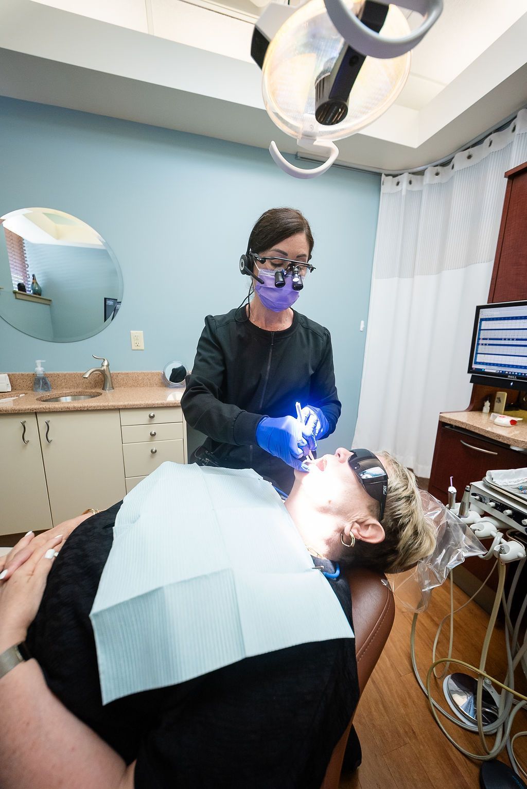 Dentist providing emergency dental treatment at Robert A. Lantzy DMD, Same-Day Emergency Care in Newtown, PA