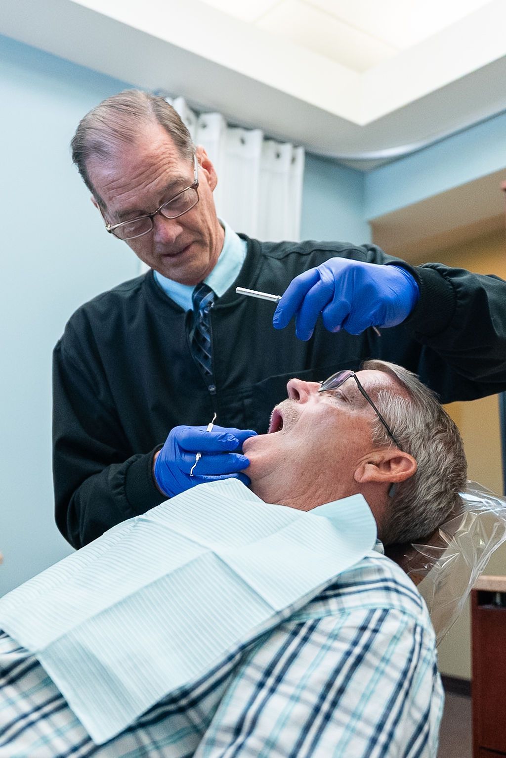 Dr. Robert Lantzy examining a patient at Robert A. Lantzy DMD, Oral-Systemic Health in Newtown, PA