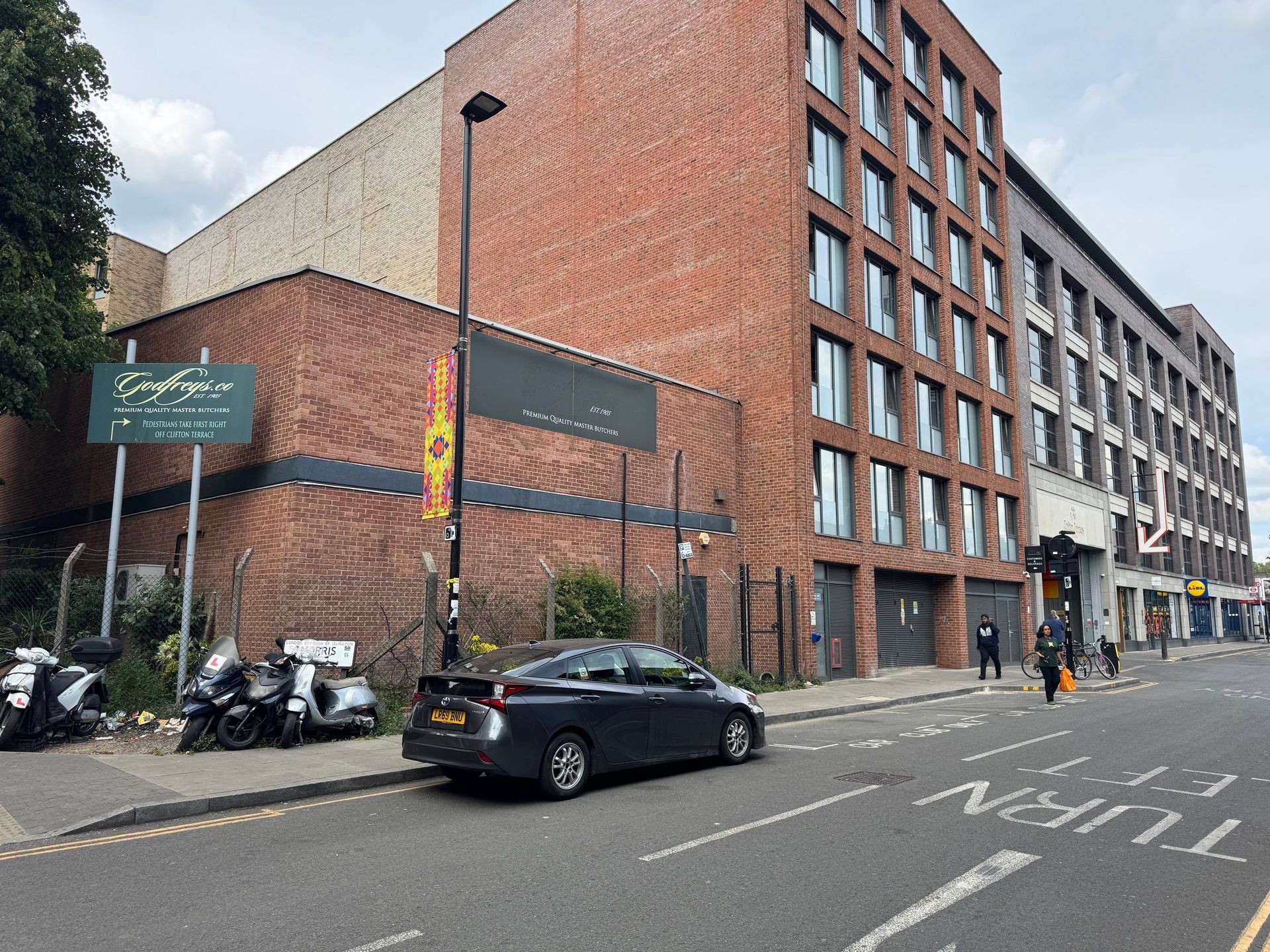 FULLY FITTED MEAT PRODUCTION FACILITY
OF INTEREST TO OWNER OCCUPIERS & DEVELOPERS