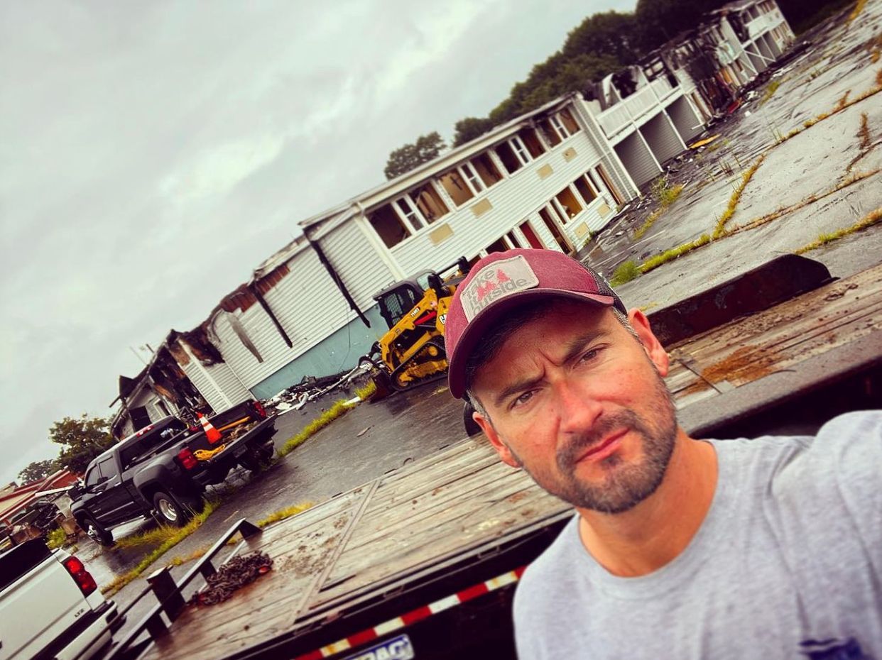 Total building teardown at The Days Inn in Kittery, Maine