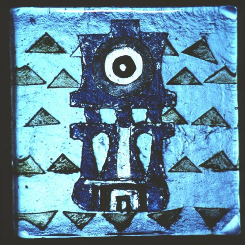 A blue square with triangles and a circle in the middle