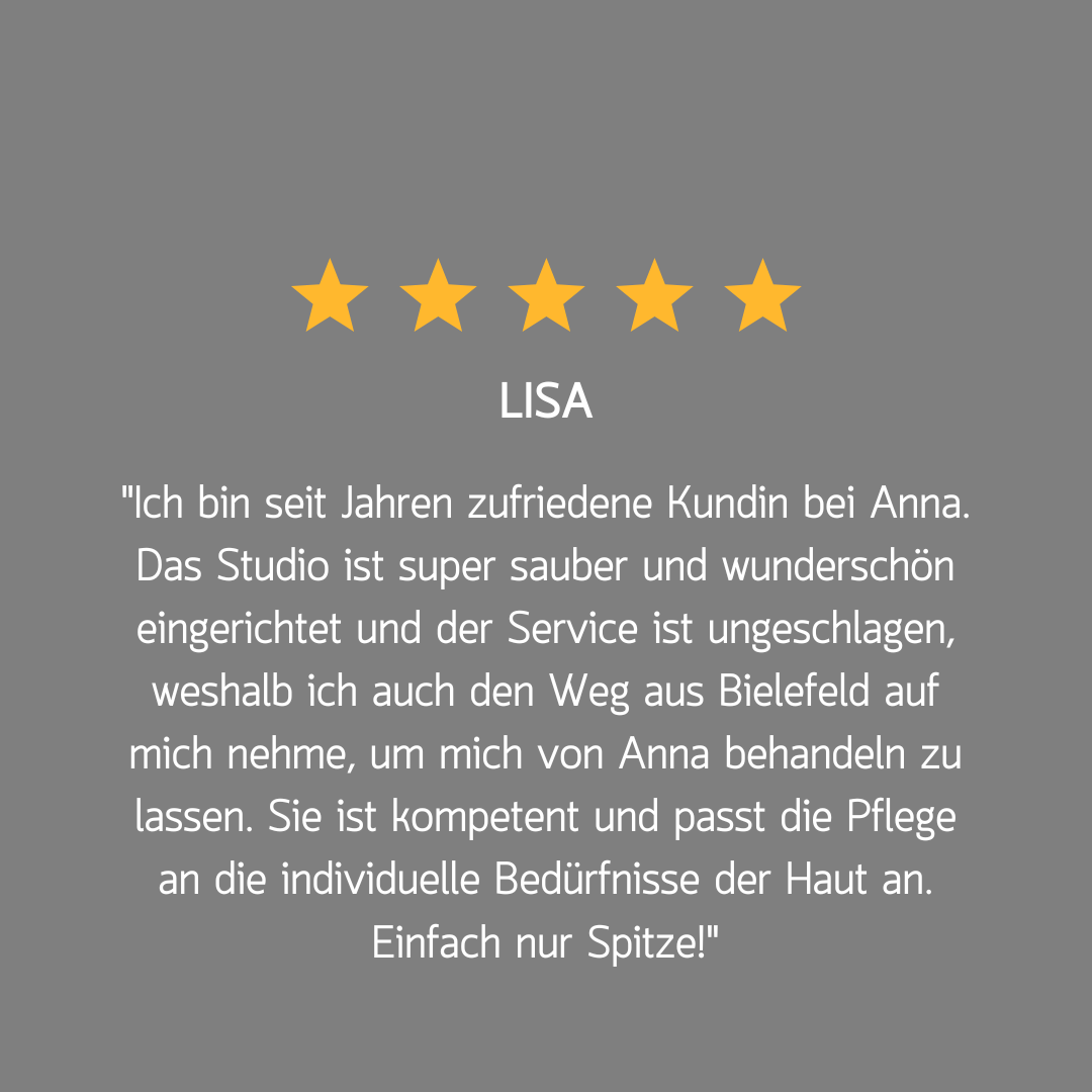 A gray background with five stars and the name lisa on it