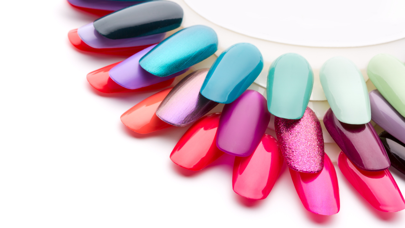 A variety of colorful nails are arranged in a circle on a white background.