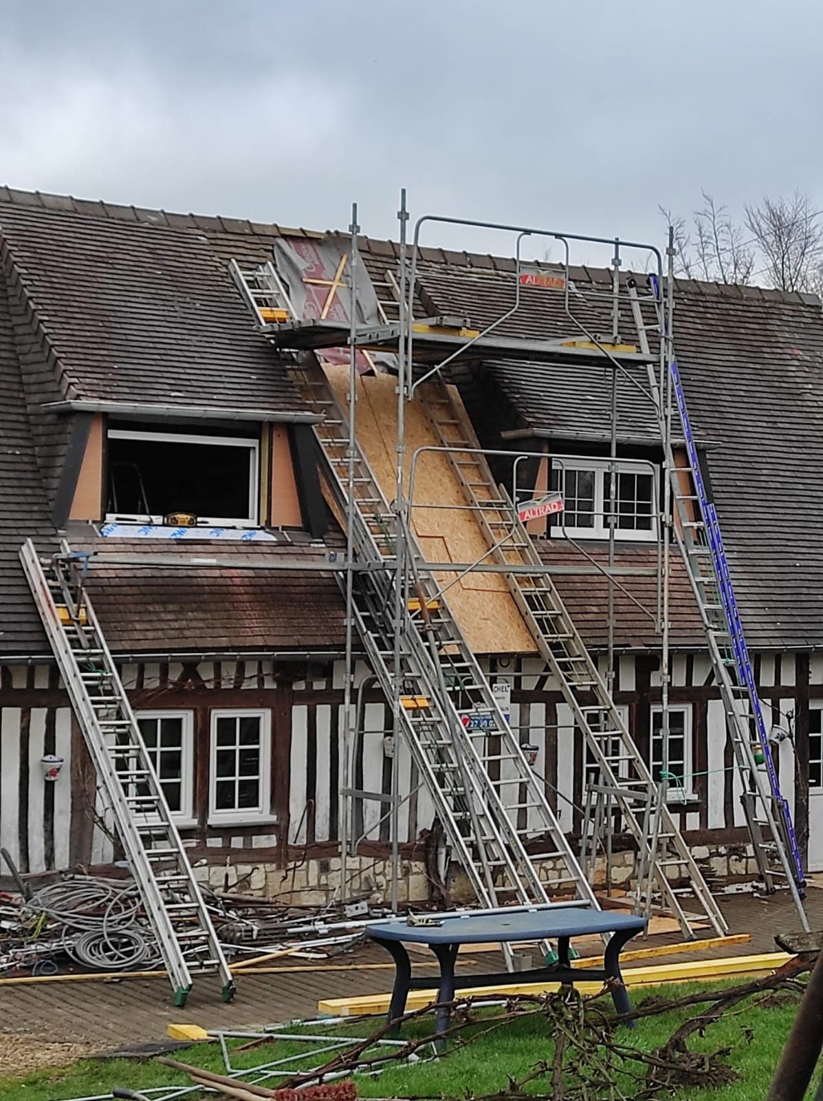 Rénovation complète de toiture en cours à Fécamp