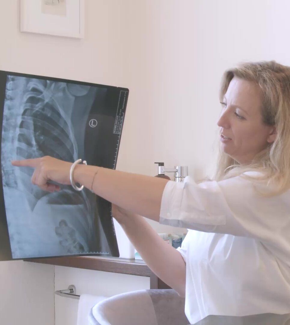 Dr. Nadja Jiresch - Fachärztin für Orthopädie & orthopädische Chirurgie Dr. Nadja Jiresch - Urban Spine - Wirbelsäulen- & Skoliosezentrum - 1010 Wien