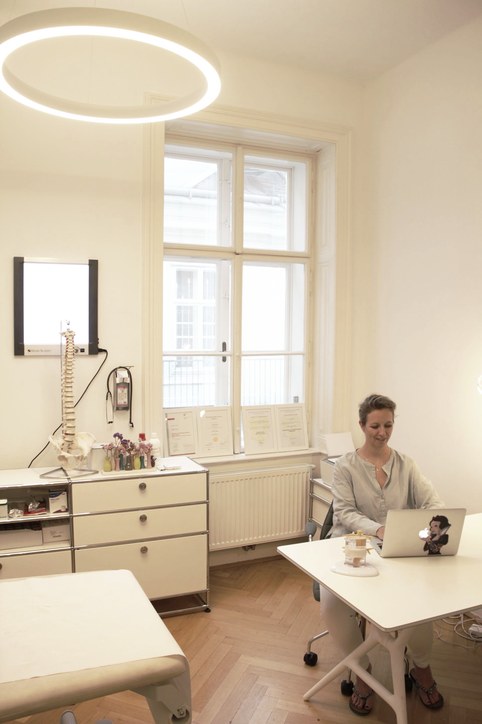 Telemedicine - Online Ordination - OÄ Dr. Nadja Jiresch, MSc TCM - Holistic Spine & Scoliosis Specialist - 1010 Vienna
