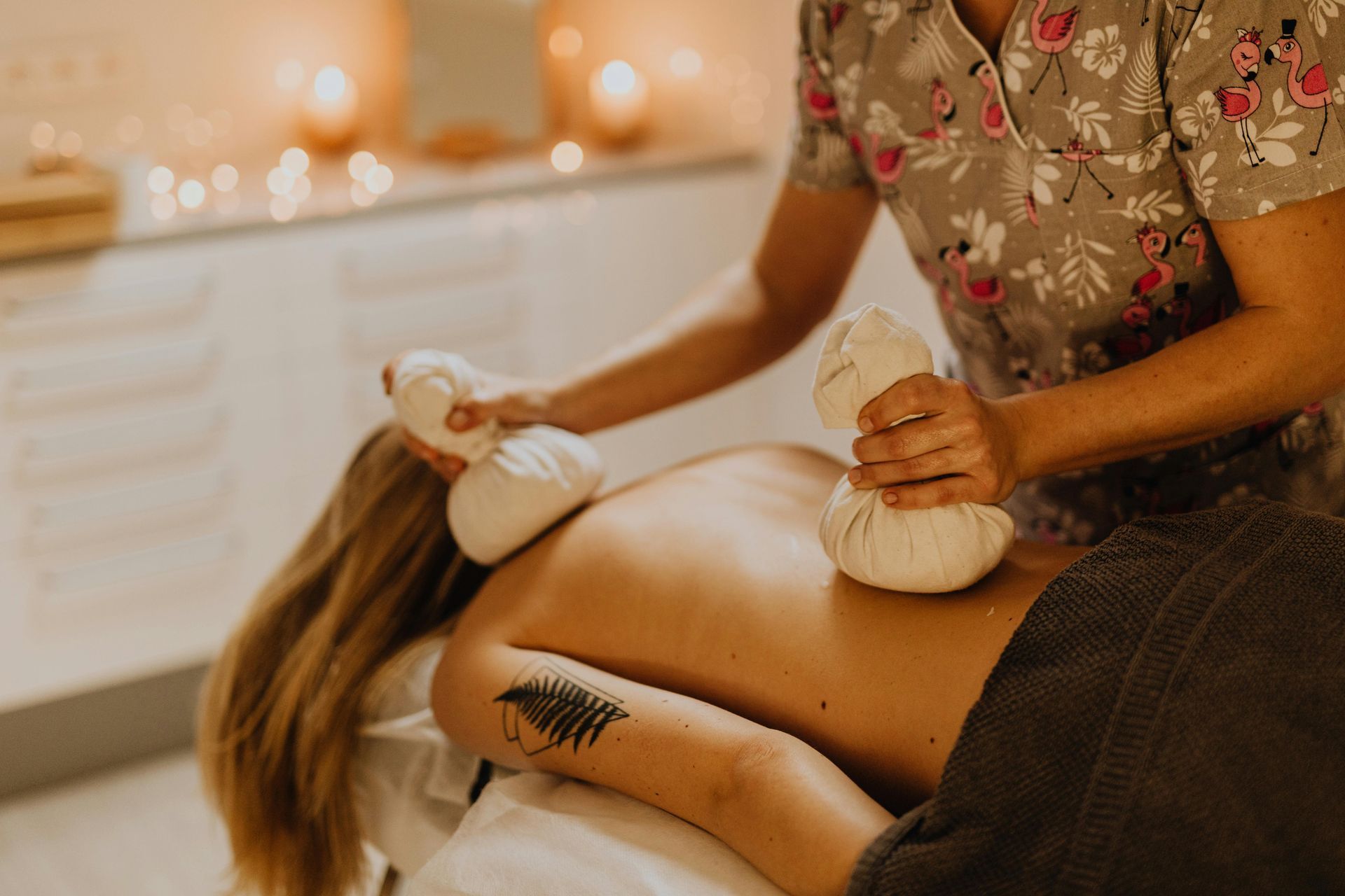 Ayurveda Rückenmassage zur Entspannung und Unterstützung einer gesunden Wirbelsäule