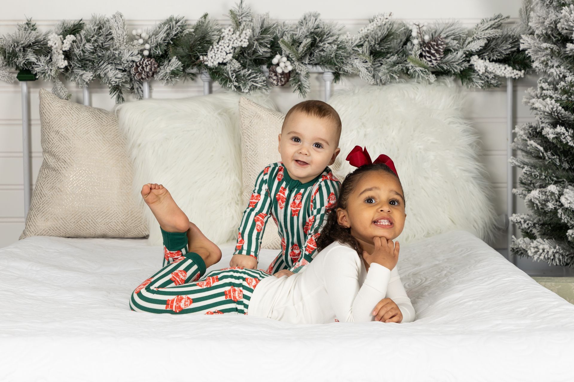 Lakeside Photoworks Portrait Studio for Christmas mini sessions and Santa photo sessions.