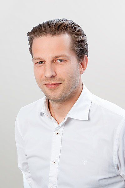 Mindaugas Neverauskas | Burnos chirurgas