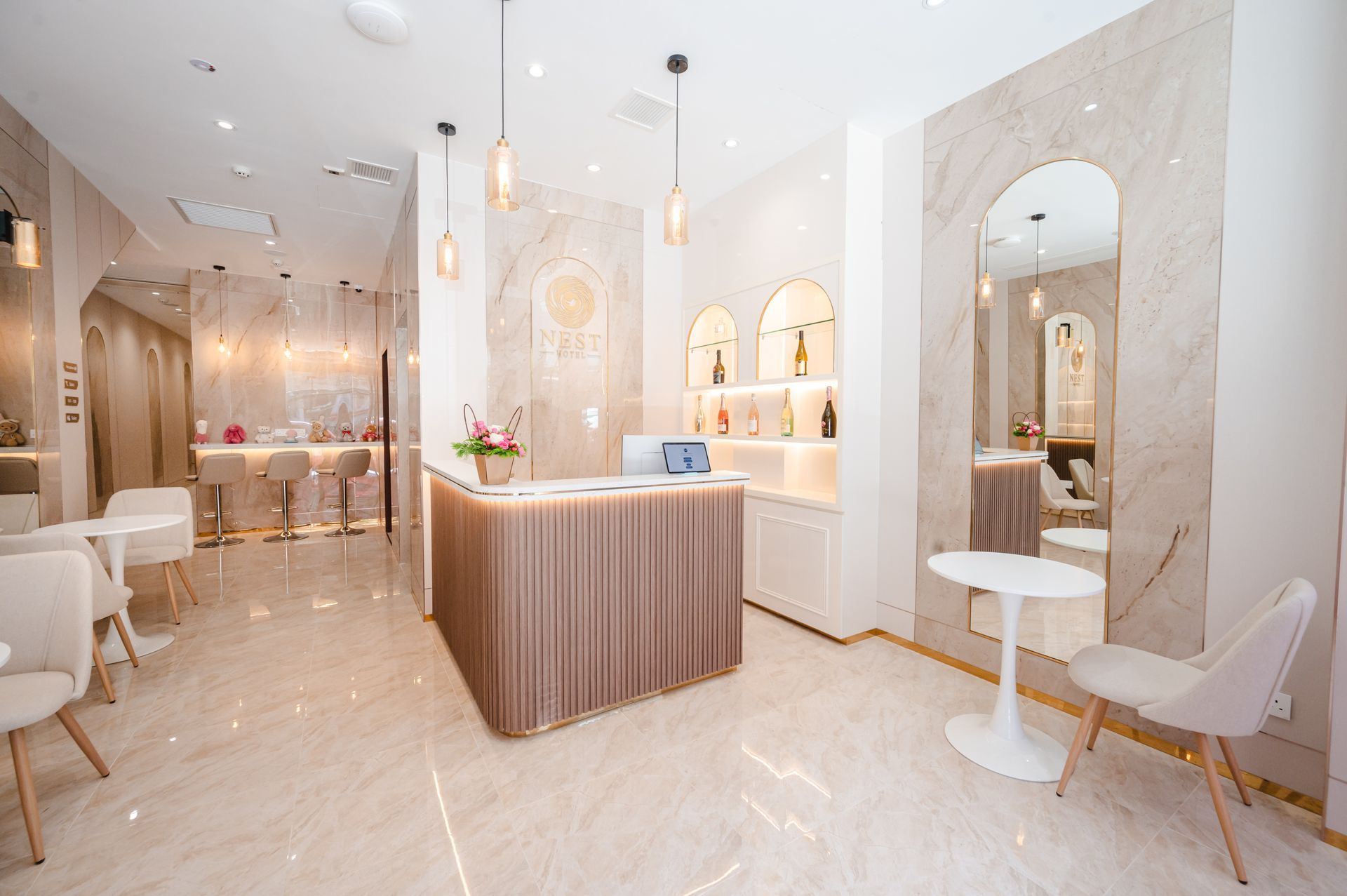 Hotel Frontdesk