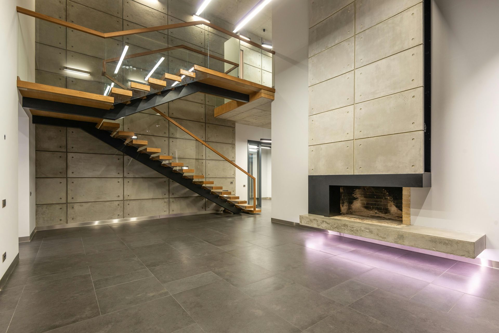 Modern staircase with steel and oak detailing – bespoke architectural metalwork