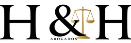 Logotipo de H&H Abogados con letras negras y balanza de la justicia dorada sobre el s&iacute;mbolo &.