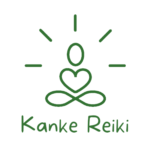 Un logo para kanke reiki con una posición de loto y un corazón en el medio.