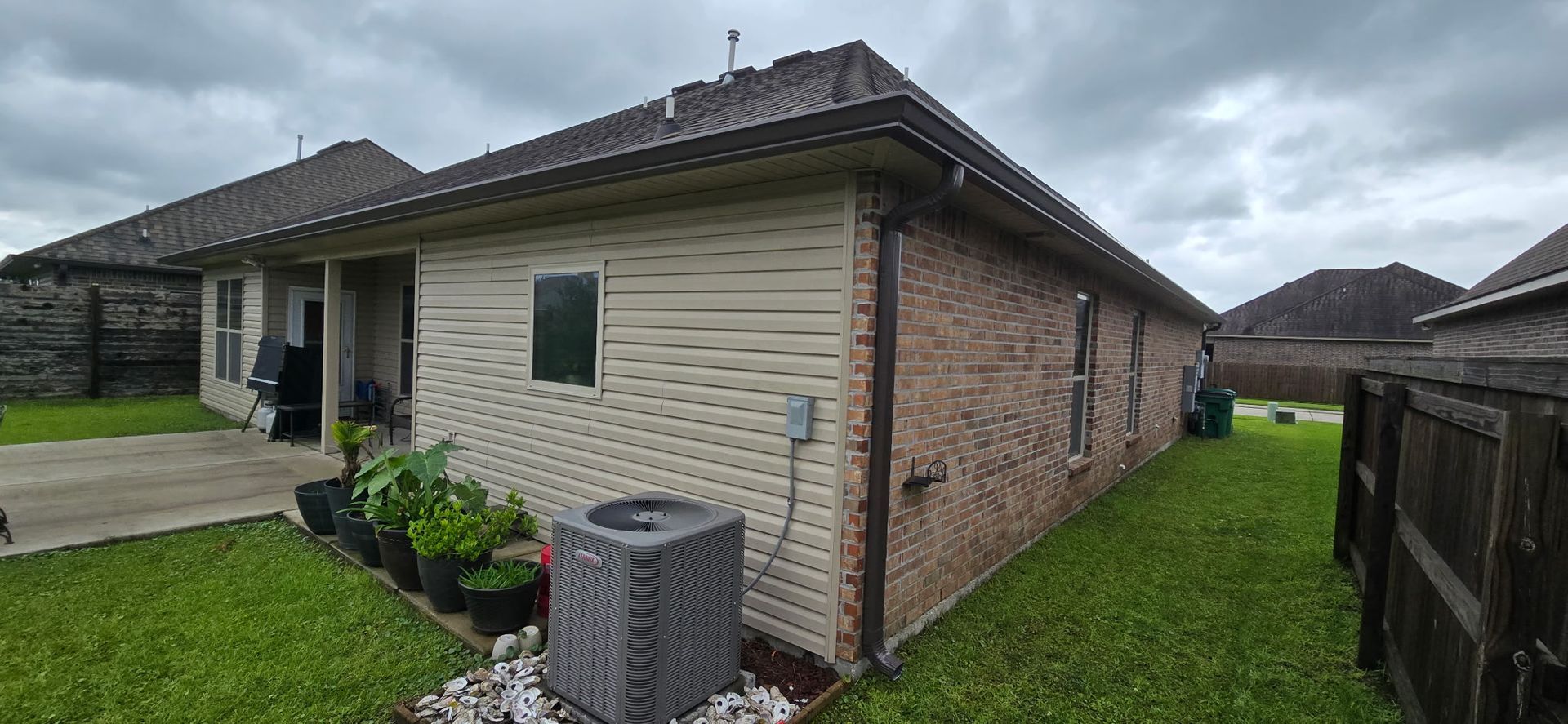 Seamless aluminum gutters on home