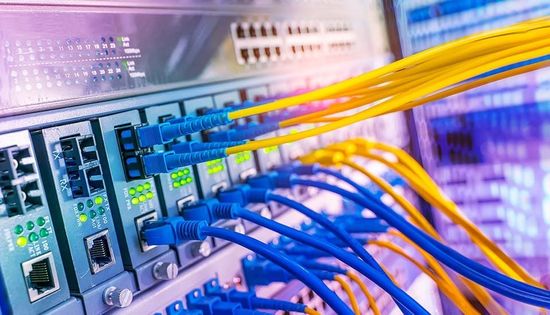 collegamenti con cavi in fibra ottica