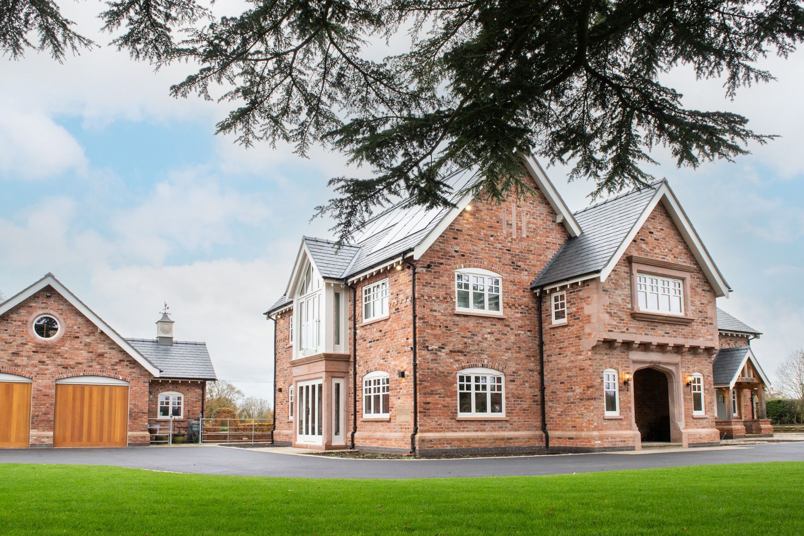 Exterior side view of new build property in Cheshire by Rawlinson Construction 