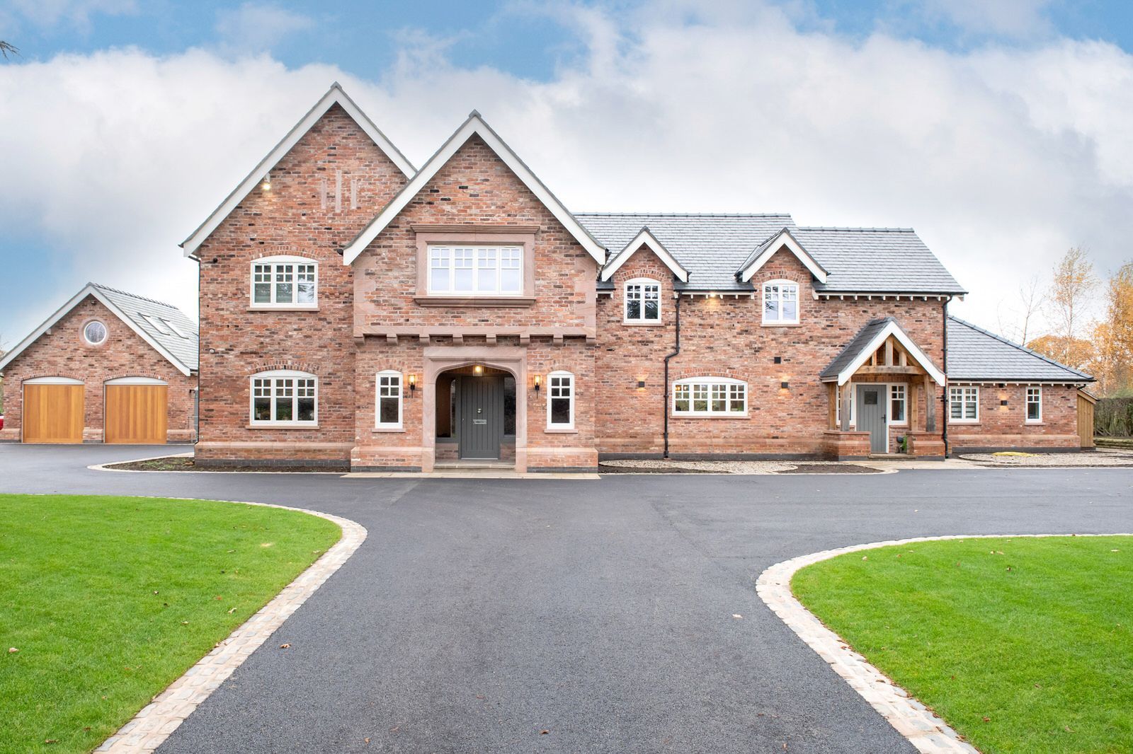 Front elevation of new build Goostrey, Cheshire home constructed by Rawlinson Construction 