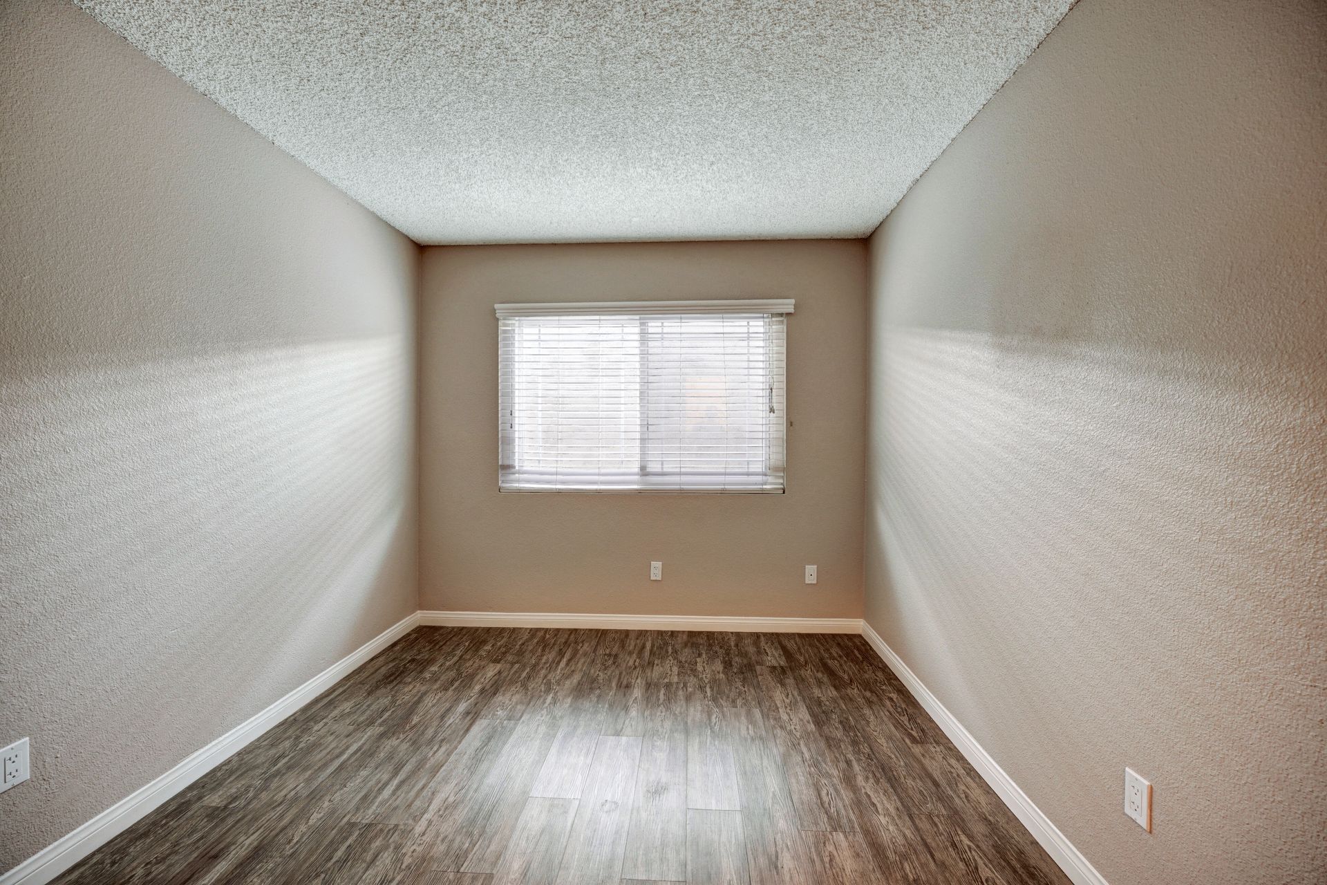 Sliding Photo Gallery Displaying Apartment Features #1