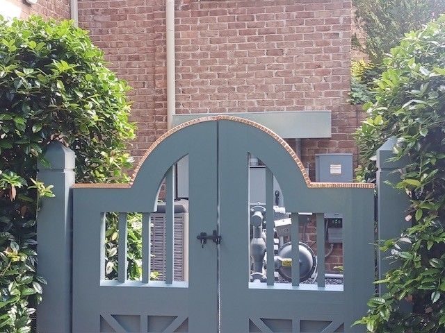 metal gate