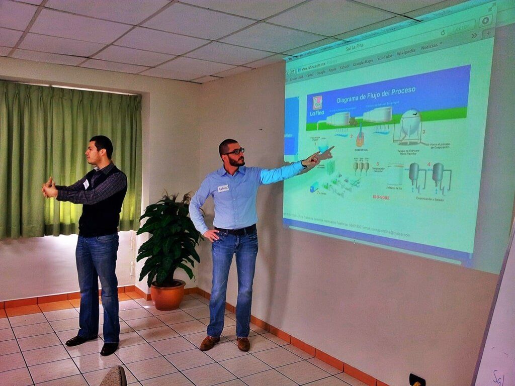 Presentación y capacitación técnica sobre productos comerciales y agrícolas