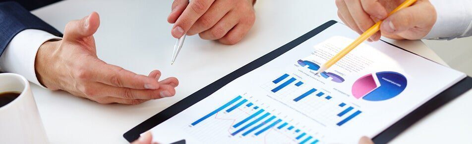 Análisis de reportes financieros y estadísticas de crecimiento comercial