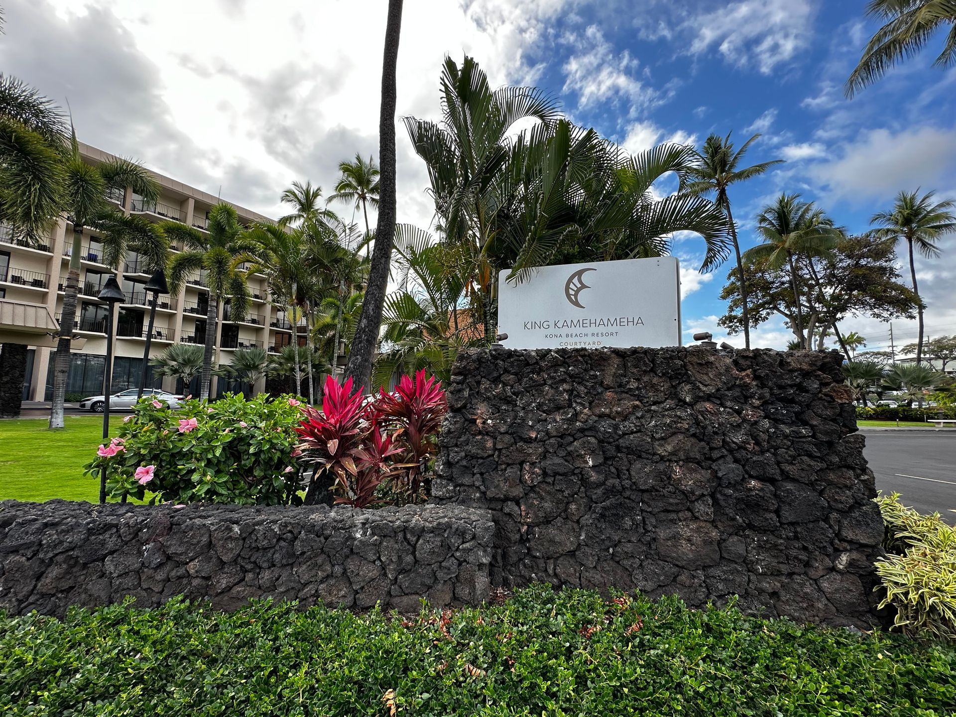 A stone wall with a sign that says ' ipl ' on it