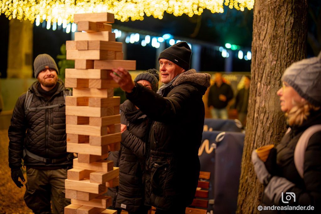 Team Event im Winter mit gemeinsamer Stimmung.