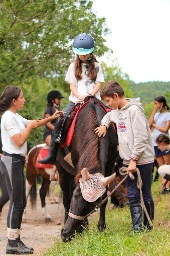 groupe de colonie activite equitation