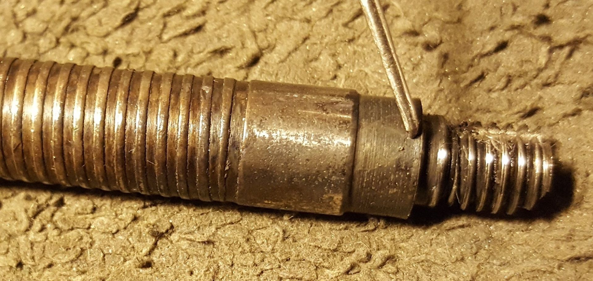 Loose arboe threads