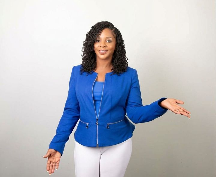 Shonda Gonzales, REALTOR® presenting her Seller's guide 