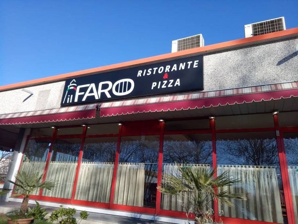 Insegna di una pizzeria