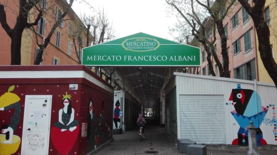 Insegna di un mercatino