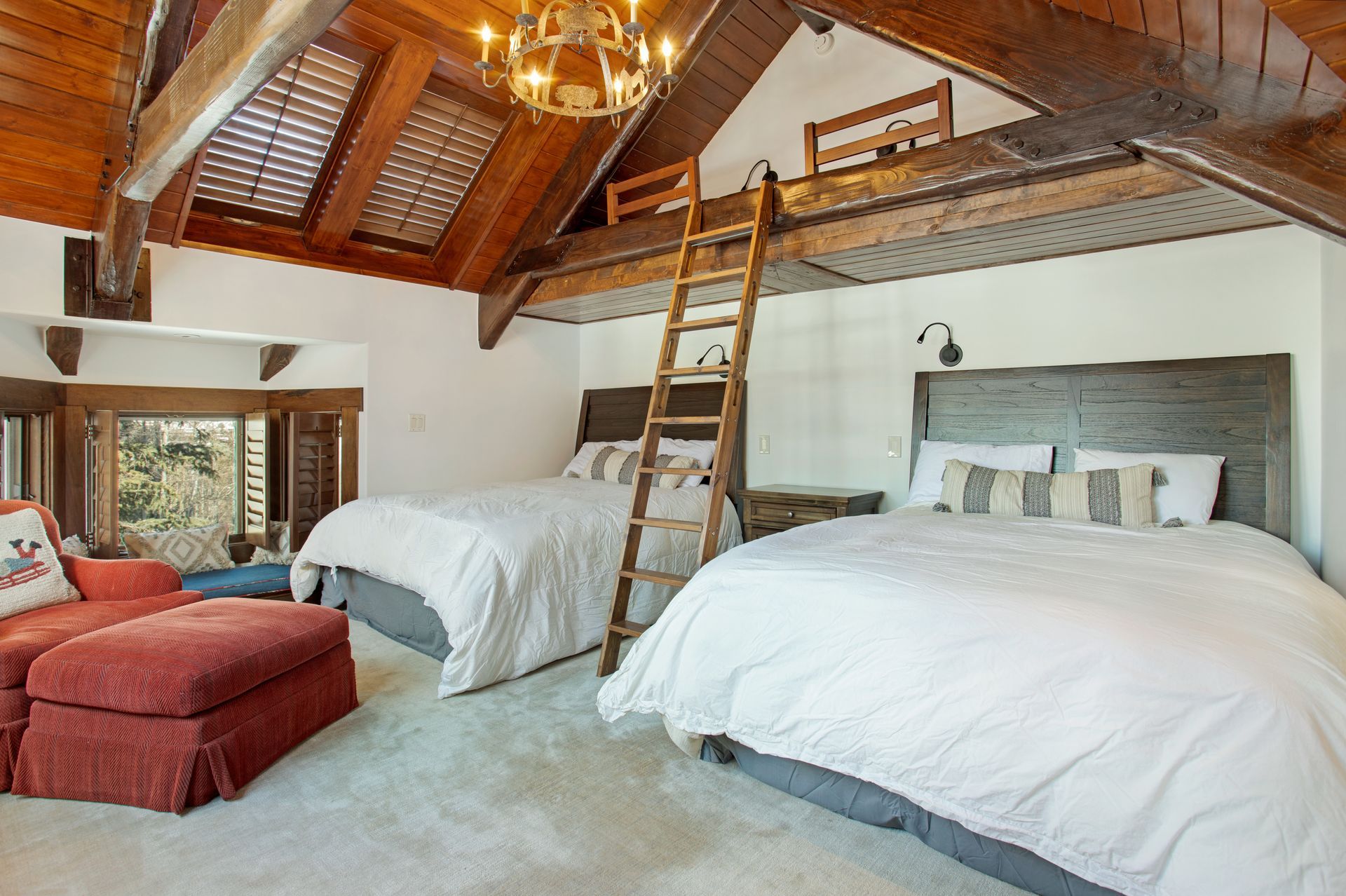 Beaver Dam bedroom with loft