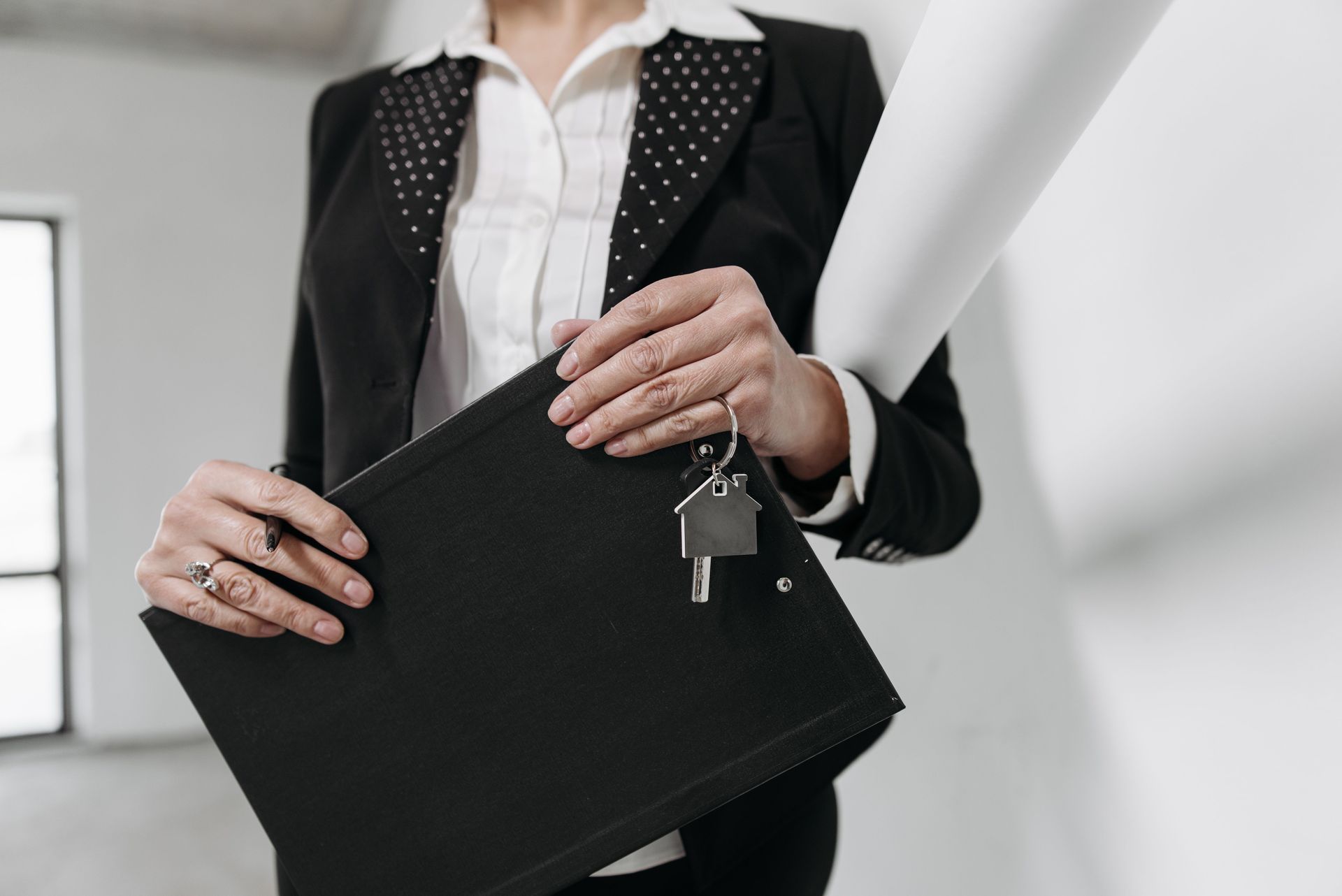 REALTOR® using the FOREWARN safety app to verify prospective clients and review available public-rec