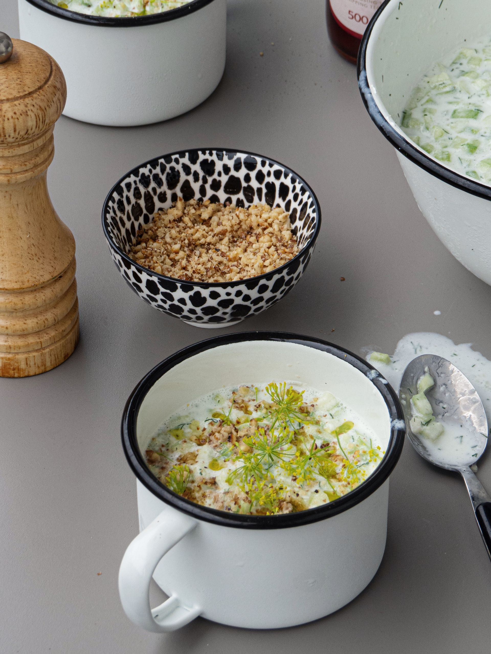 tarator, Bulgarian yogurt and cucumber soup with dill and walnuts, recipe from ZURE-KERSEN-HART in Smakelijk! podcast