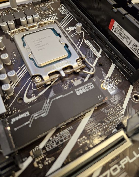 Montagem PC Personalizado ao cliente Montagem de PC, intel i5-13500, Motherboard Asus Prime H770-plus, 16GB DDR5, SSD M.2 KC3000, Caixa Montech Air 1000