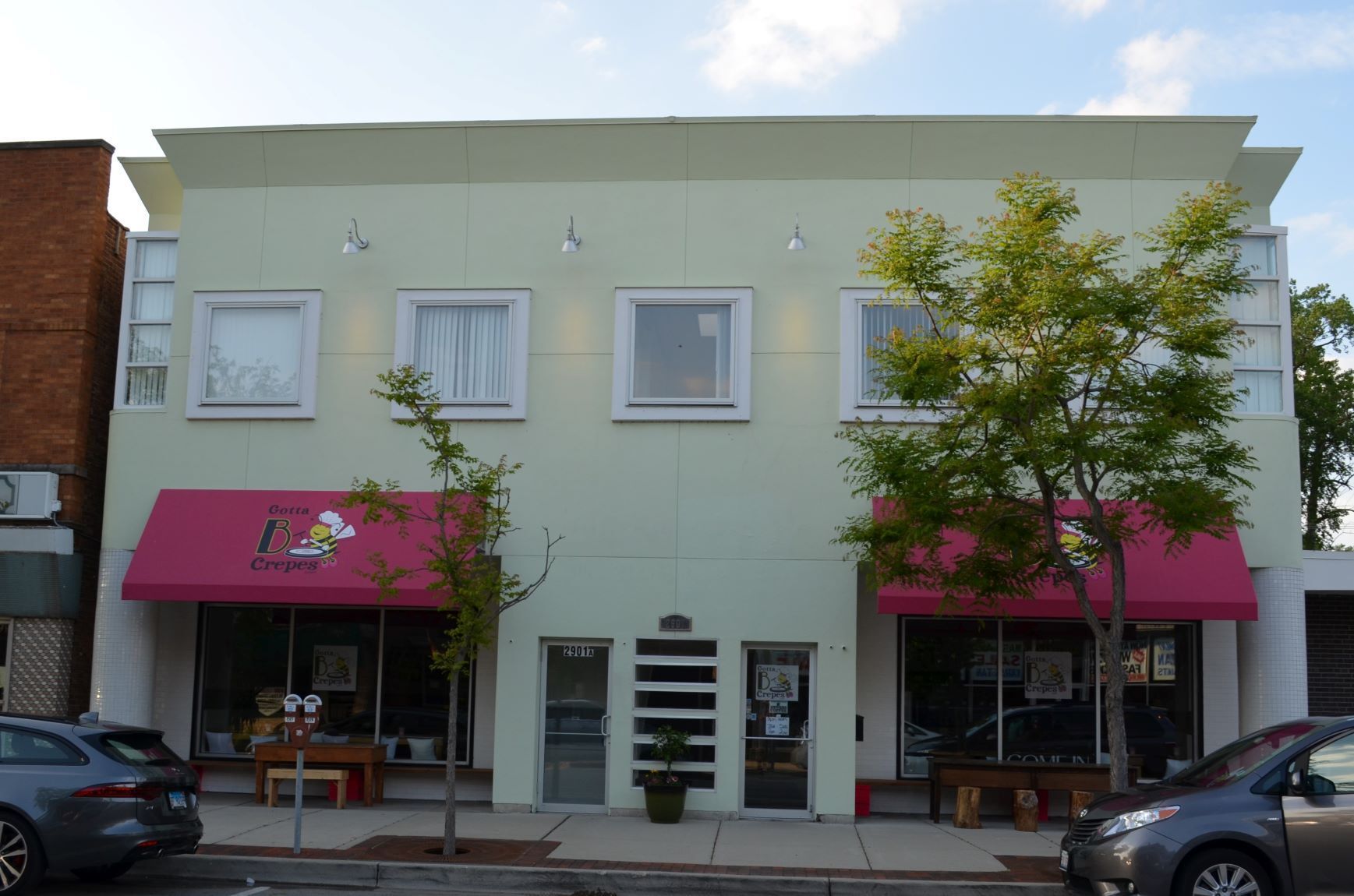 Exterior of 2901 Central