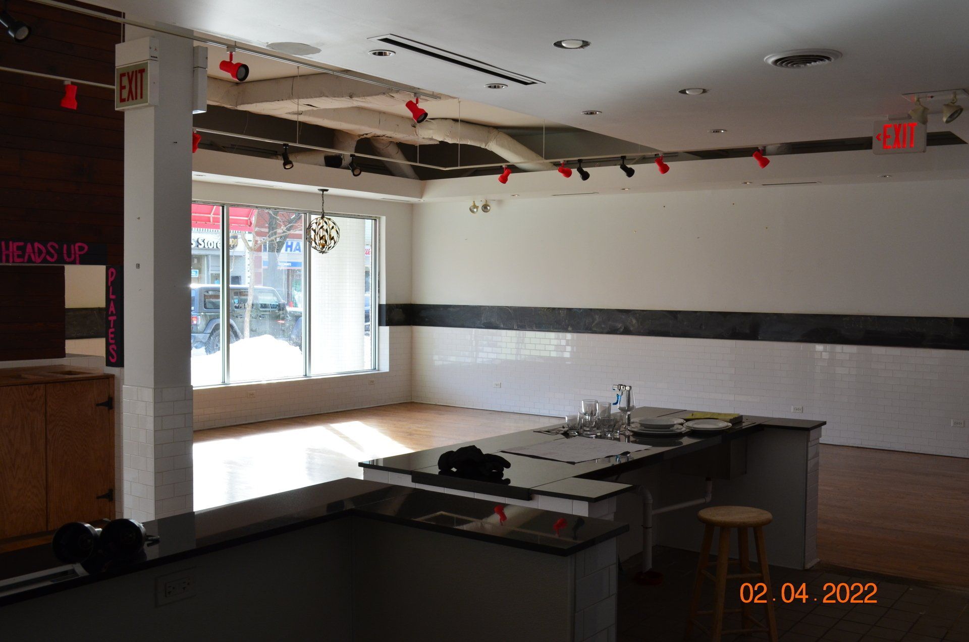2901 Central restaurant space with counter.