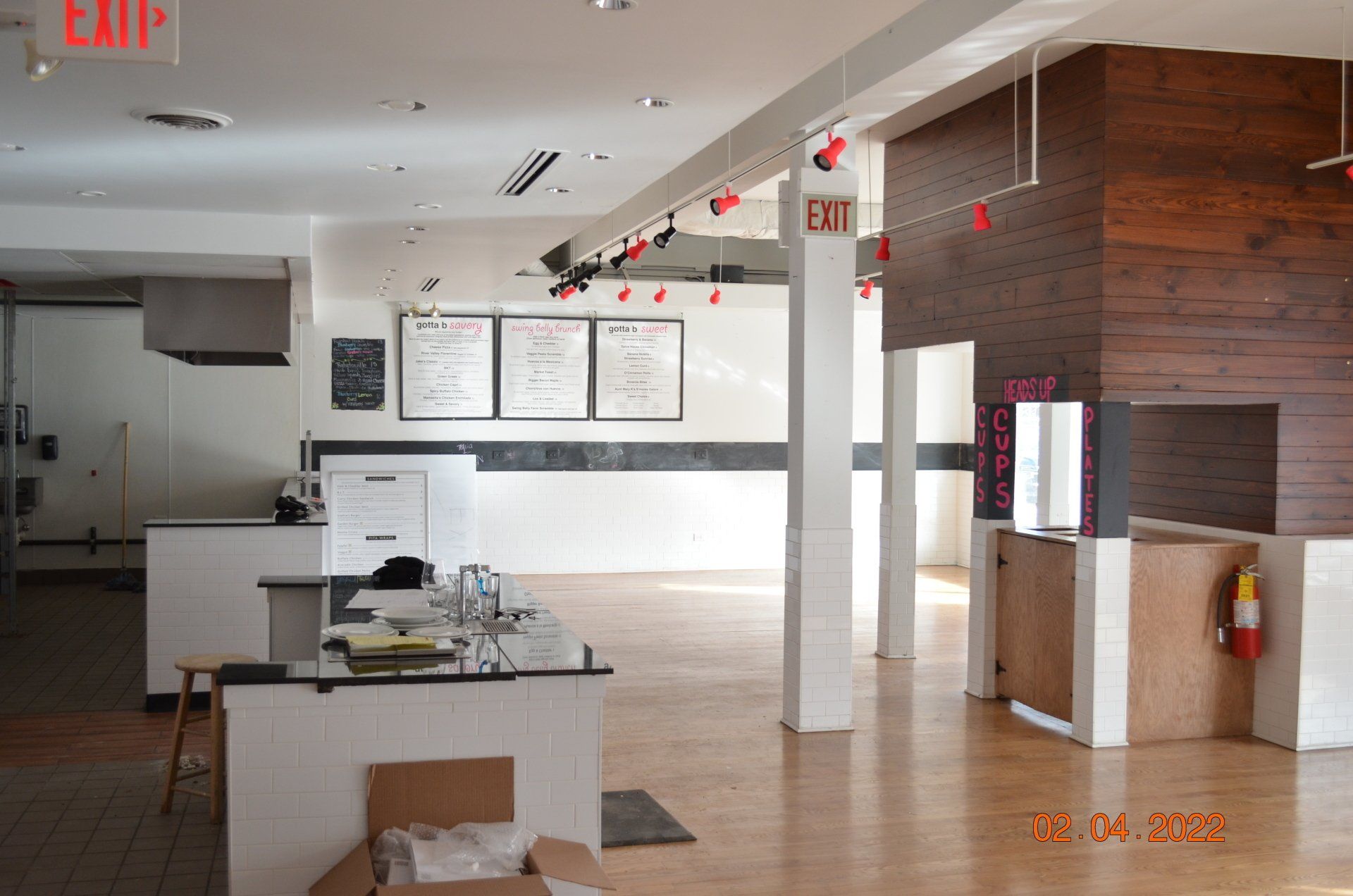 2901 Central restaurant space with counter.