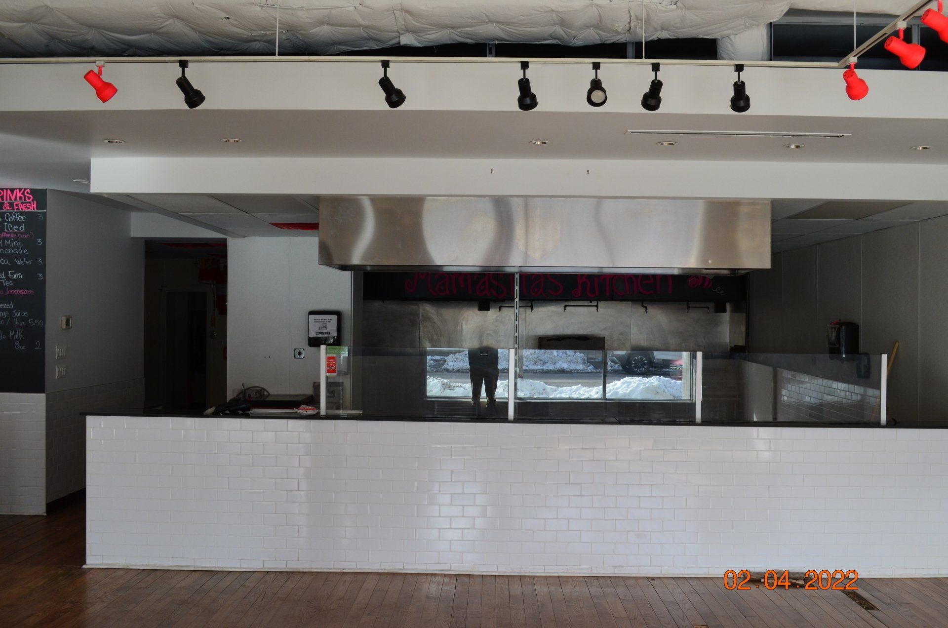2901 Central restaurant space with counter.