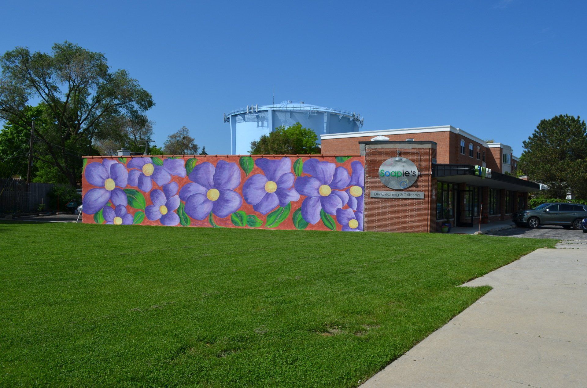 Exterior of Gross Point Plaza