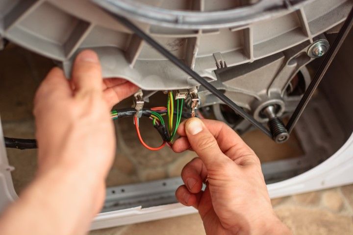 kitchen appliance repair crew