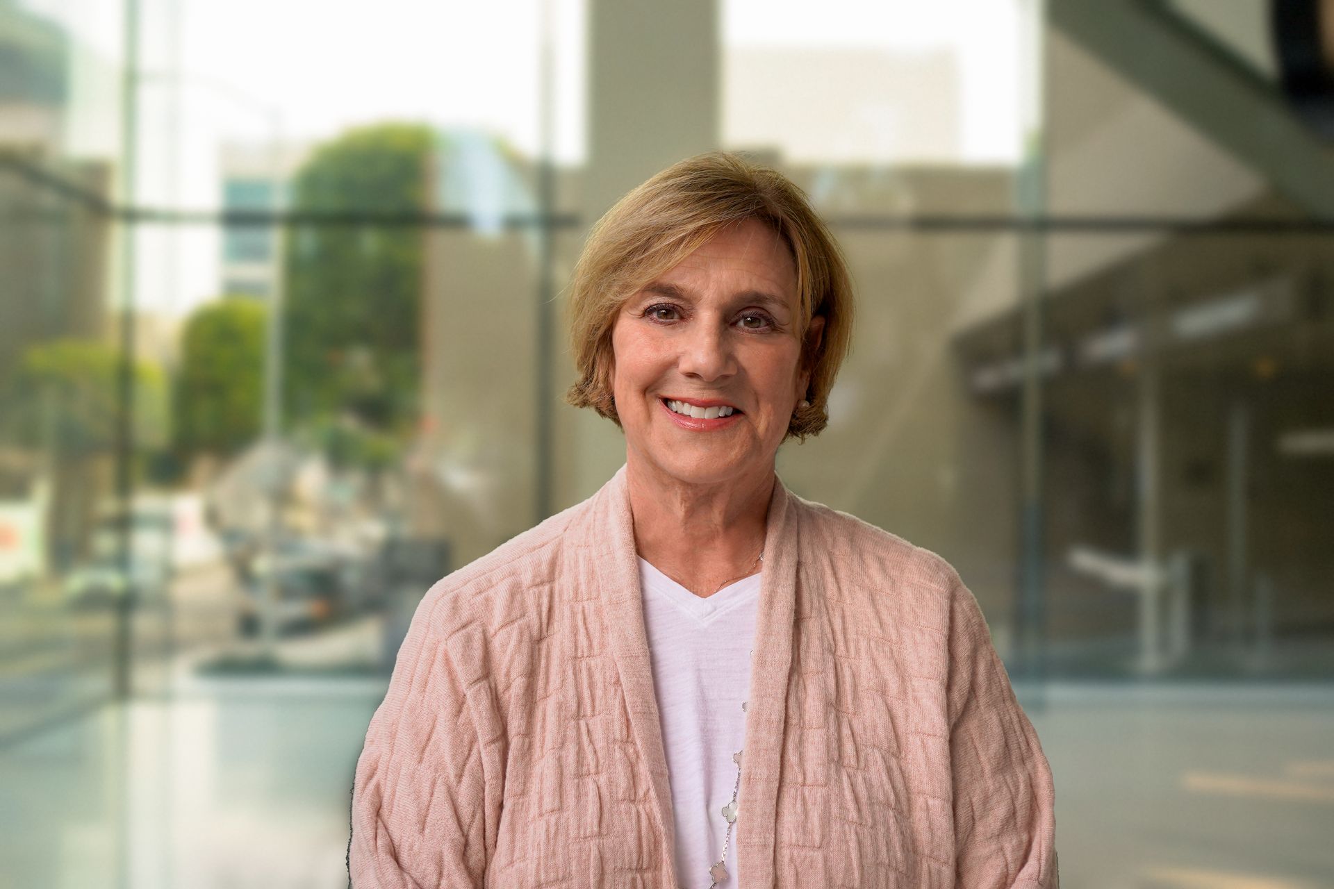 Lisa Kirshner, an esteemed realtor thriving in Los Angeles, California, exudes sophistication and expertise.