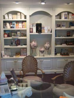 Elegant room with built-in bookshelves, decorative objects, and glass-topped tables.