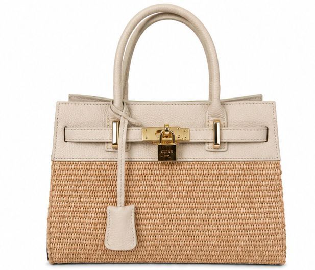 Borsa tote beige intrecciata con manici in pelle e chiusura dorata.